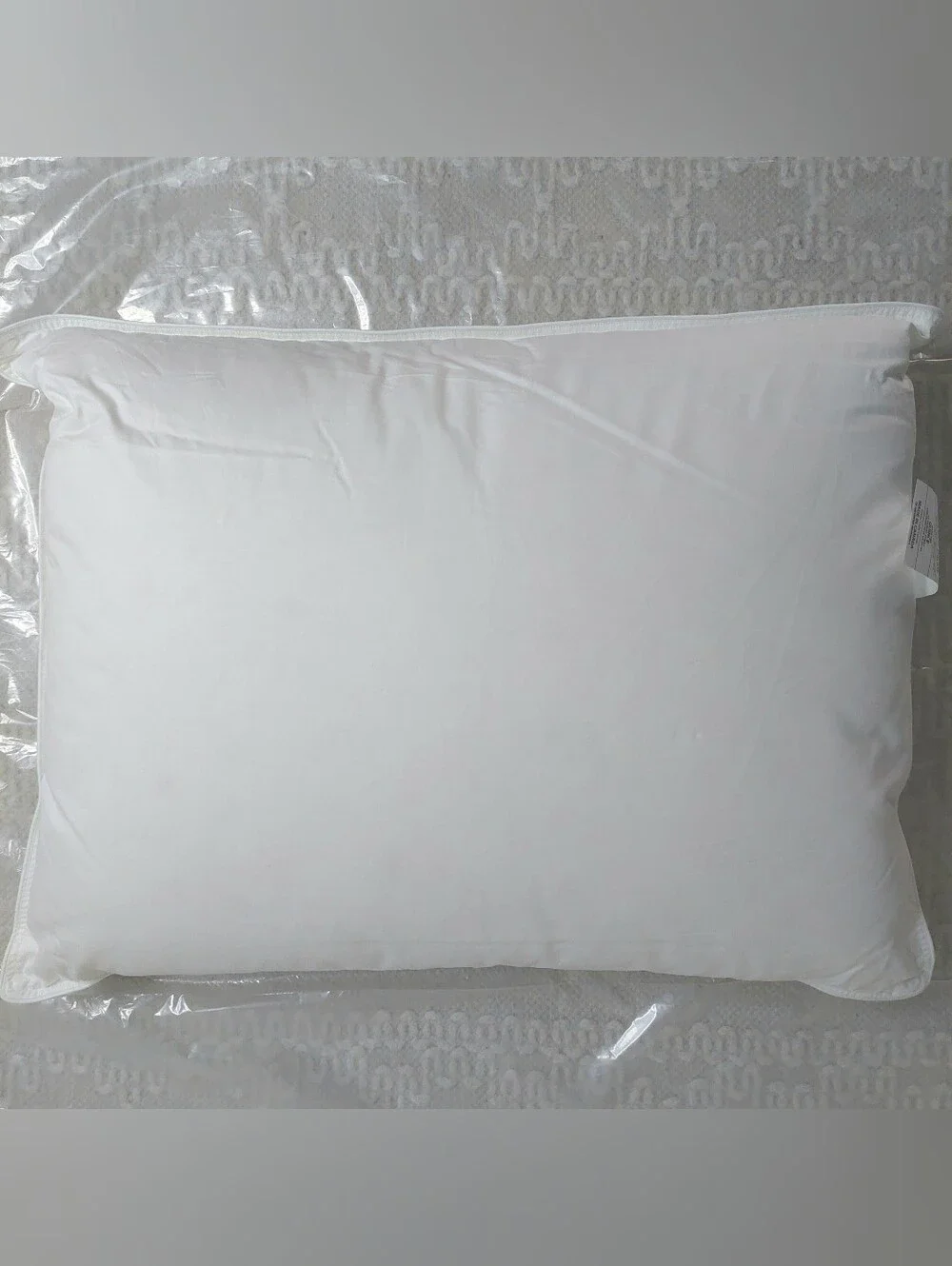 NWOT- Quince Standard White Duck Down Premium Pillow (Soft)(P40)